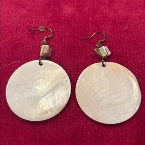 Elegant White Dangle Shell Earrings